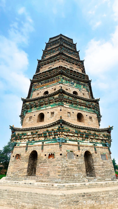 Lingguang Temple Glazed Pagoda