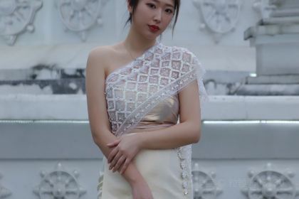 芒市秀华建水菊花过桥米线店