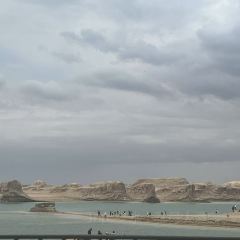 乌素特水上雅丹梦幻星空野奢度假酒店·雅丹之夜 User Photo