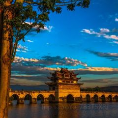 明记烧肉米线烧肉卷粉(中心小学店) User Photo