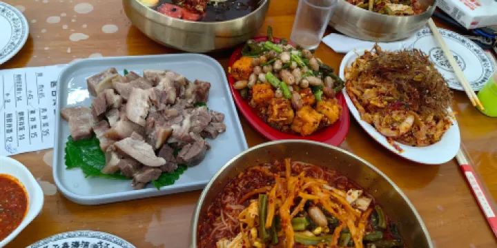 山河屯百斤鐵鍋燉