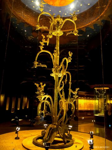 Massive bronze sacred tree from Sanxingdui site