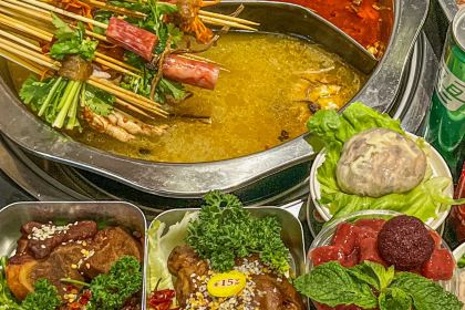 唐记煌·大坨牛肉串串香火锅(中渼市集店)