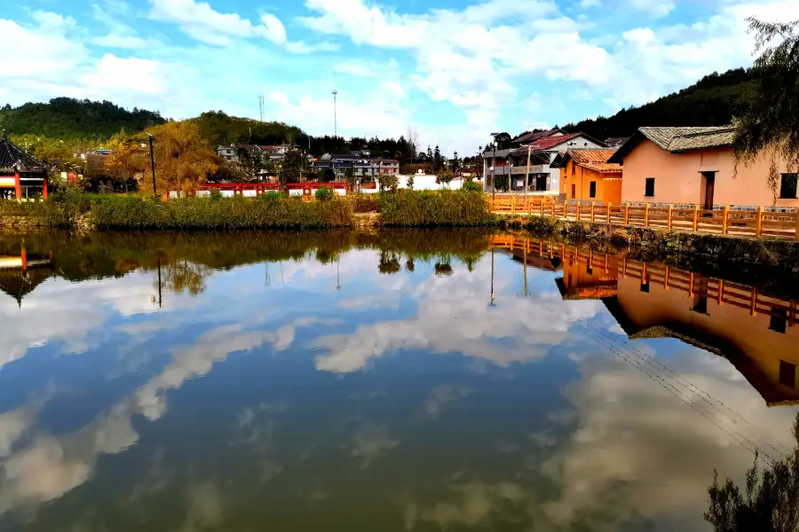 東龍古村