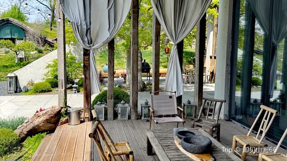 Mulong Thatched Cottage