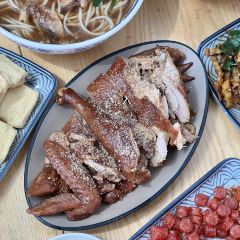 弥勒竹园甩三碗卤鸡店 User Photo