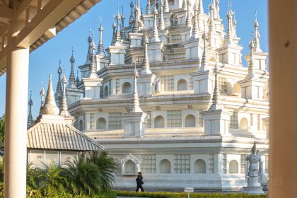 勐焕老奶冷饮店