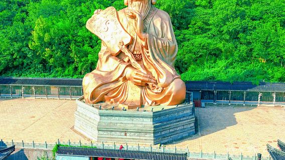 Statue of Lao Tzu