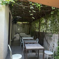 A YI SHI TANG User Photo