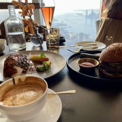 Peak with Priceless Restaurant & Bar 여행 사진