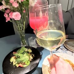 猛虎玫瑰·鲜花西餐厅(长嘉汇江景店) User Photo