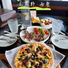漓岸璞闲文旅酒店(阳朔西街漓江店)·上房野BISTRO·餐×酒×咖 User Photo