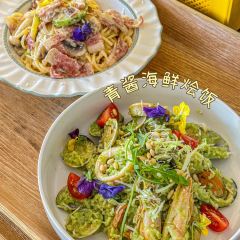 Chestnut cat User Photo