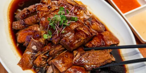 薛八千·嘉興地標美食·酸梅燒鴨(三元路總店)