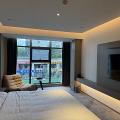 帅巴人舅母子腊蹄民俗村 User Photo