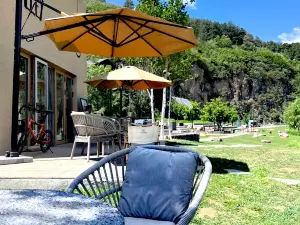 Hot River Valley Hot Spring Resort