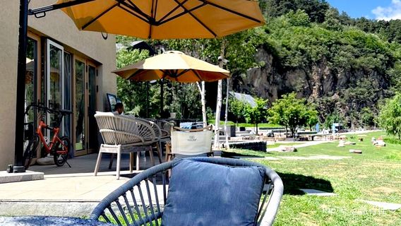 Hot River Valley Hot Spring Resort