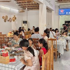 老船夫海鲜馆·本地人肯定·现捞鲜活海鲜(银滩店) User Photo