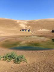 騰格裏沙漠通湖草原旅遊區-露營地