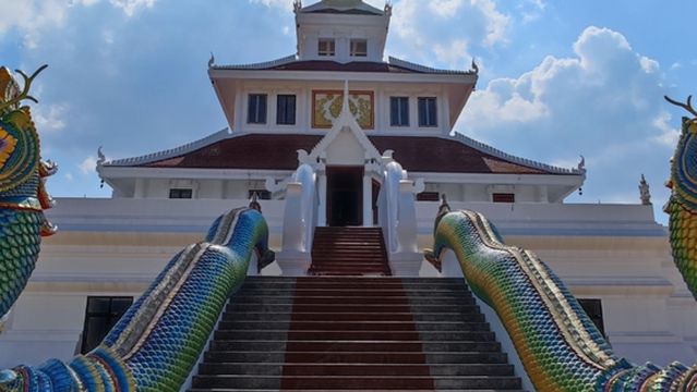 Skywalk Wat Pha Tak Suea