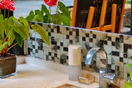 MAI BU LA SUO JIN CUN DIAN