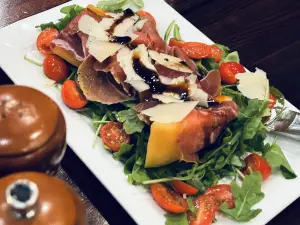 Calo Pizzeria Restaurant & Lounge