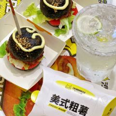 沙朗阿甘鲜肉汉堡(人民公园店) User Photo