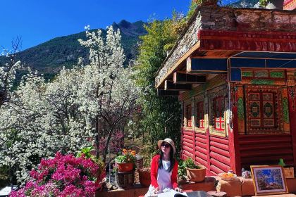 丹巴光与林酒店·及所悬崖餐厅