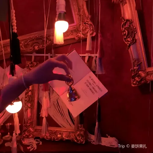 hang zhou   ·   chen jin shi sai bo peng ke ju chang 《 hei he you xi 》