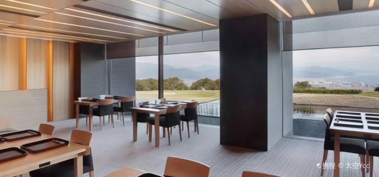 Terrace Lounge