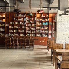 拾光画廊·咖啡(屯昌油画步行街店) User Photo