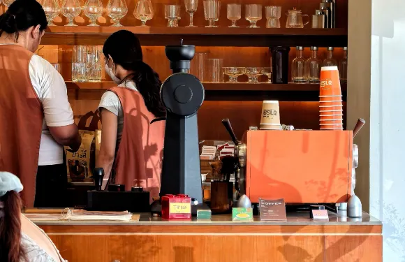 CHARLIE (ชาร์ลี) Thai Tea - Nimman Soi13 (Grab&Go)