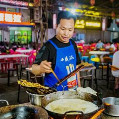 灵宝小吃购物中心美食广场(新灵西街店) 여행 사진
