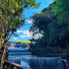 明记烧肉米线烧肉卷粉(中心小学店) User Photo