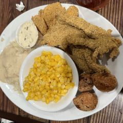 Vernon's Kuntry Katfish 여행 사진
