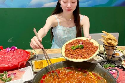 董閃閃老火锅(天府1店)