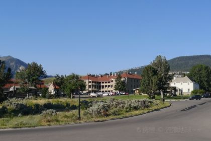 Mammoth Hot Springs Dining Room