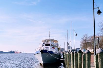 Capt. Groovy's Grill and Raw Bar