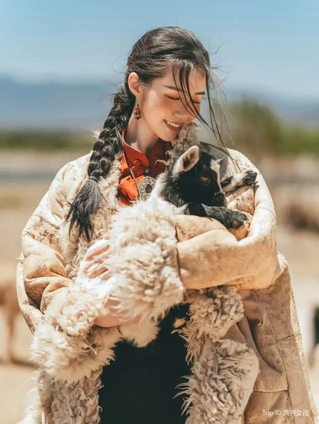 Tibetan Costume Experiences in Yulong