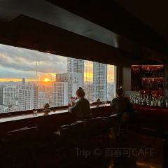 昆明喜舍清歡高空露台設計師飯店（昆明萬象城店）·歡BAR·高空泳池威士忌酒廊張用戶圖片