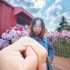 半两·咖啡书店·浮生是杯酒 User Photo