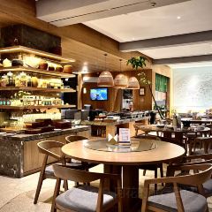 Golden Fish Sky Bar User Photo