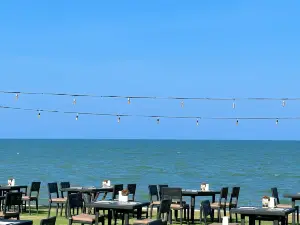 Baan Dum Oceanfront Seafood
