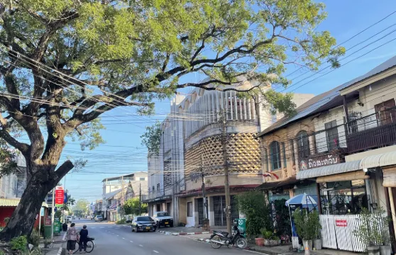 ຄົວສະຫວັນເຝີເຮືອຫຼິ້ນເສັ້ນ