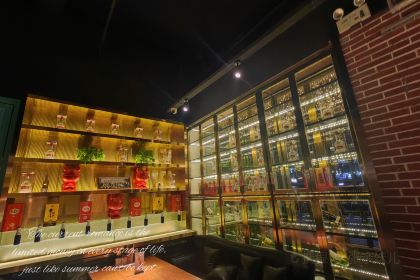 XIANG CUN NIU ZAI SHAO KAO CAN TING