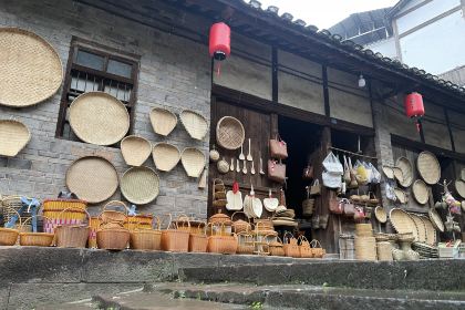 什么都有(尧坝古镇旅游景区店)