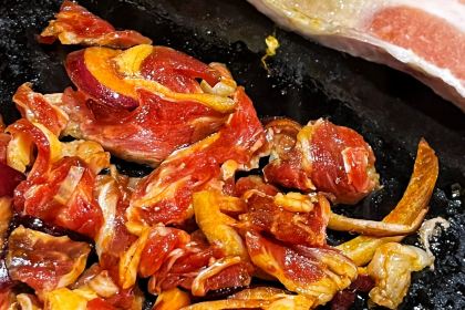 长白山星期天特色火山石烤肉(二道白河店)