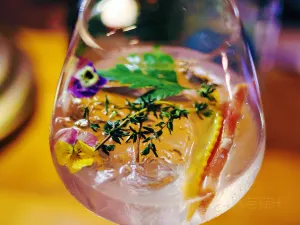 145 U Lounge Bar