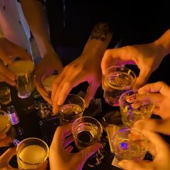 邛海湾柏樾酒店月窗红酒吧 User Photo