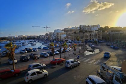 Summer Nights Pub & Grill